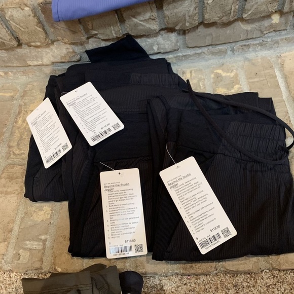 *NWT*Lululemon Jogger- Beyond The Studio SIZE 8 - Picture 8 of 9